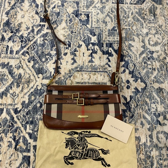 Burberry Handbags - 🤎Burberry crossbody bag 🤎